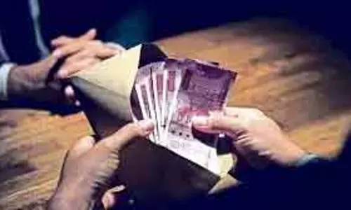 Lokayukta  का बड़ा एक्शन: बेंगलुरु में 4 लाख की रिश्वत लेते इंस्पेक्टर गोविंदराजू गिरफ्तार