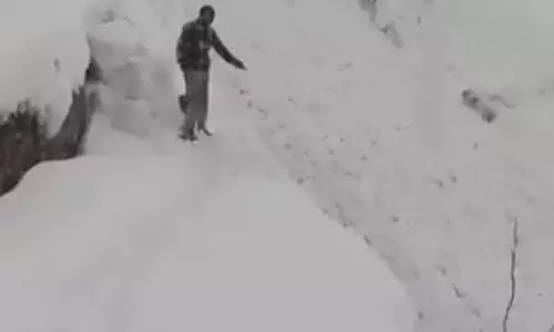 Himachal Pradesh के मिंधल गांव से बर्फ की नदी बह रही