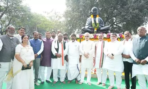 तेलंगाना के राज्यपाल और उपमुख्यमंत्री ने बापू घाट पर श्रद्धांजलि अर्पित की