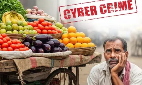 Mobile hack करके फल विक्रेता से 5.5 लाख रुपये की ठगी Mobile hack करके फल विक्रेता से 5.5 लाख रुपये की ठगी