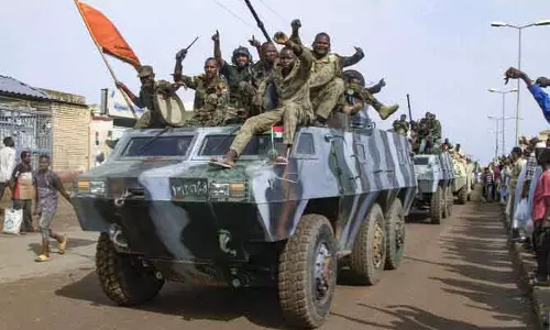 संघर्ष और गहराया: Sudan के कोर्डोफ़ान में क्षेत्रीय संसद और टेलीकॉम परिसर पर हमला संघर्ष और गहराया: Sudan के कोर्डोफ़ान में क्षेत्रीय संसद और टेलीकॉम परिसर पर हमला