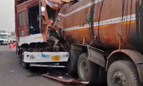 Bhubaneswar: तामांदो चौक पर कंटेनर–टैंकर टक्कर, ट्रैफिक बाधित