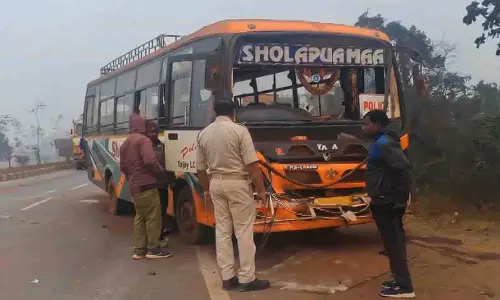 ओडिशा के क्योंझर में बस और ट्रक की टक्कर में OISF के 28 जवान घायल हो गए