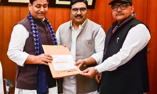 Jaipur: कांग्रेस उच्च स्तरीय समिति ने डोटासरा को सौंपी चौंमू रिपोर्ट Jaipur: कांग्रेस उच्च स्तरीय समिति ने डोटासरा को सौंपी चौंमू रिपोर्ट