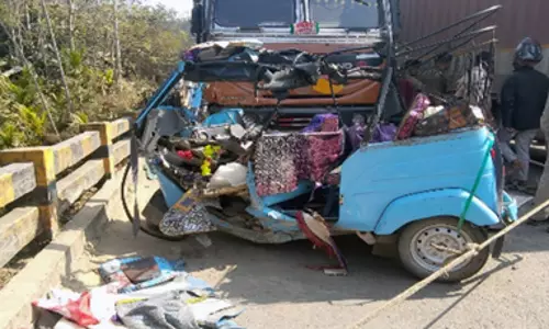 Tripura: ट्रक और ऑटो रिक्शा की टक्कर में 4 लोगों की मौत, 2 घायल Tripura: ट्रक और ऑटो रिक्शा की टक्कर में 4 लोगों की मौत, 2 घायल