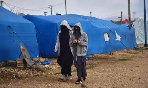 Iraq -सिरिया सीमा पर दाएश कैंप में महिलाएं उम्मीद में, सरकार के हमले के बाद माफी की संभावना