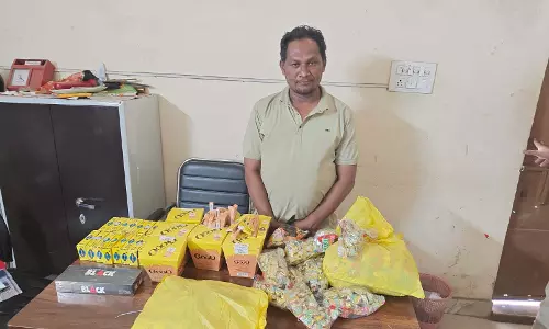गोगो फोल्डिंग पेपर और नशीले सामान के खिलाफ सख्त कार्रवाई, 2 आरोपी गिरफ्तार