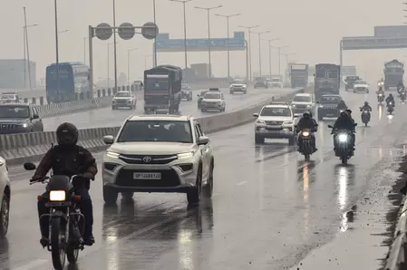 एक बार फिर बदलेगा NCR का मौसम, बारिश-आंधी से गिरेगा तापमान, हवा हुई साफ एक बार फिर बदलेगा NCR का मौसम, बारिश-आंधी से गिरेगा तापमान, हवा हुई साफ