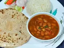 Rajma Aloo Sabji: पराठे और चावल के साथ बनाएं स्पेशल राजमा आलू की सब्जी Rajma Aloo Sabji: पराठे और चावल के साथ बनाएं स्पेशल राजमा आलू की सब्जी