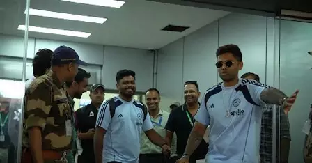 चेता को डिस्टर्ब मत करो, सूर्यकुमार यादव ने तिरुवनंतपुरम एयरपोर्ट पर संजू सैमसन के साथ की मस्ती चेता को डिस्टर्ब मत करो, सूर्यकुमार यादव ने तिरुवनंतपुरम एयरपोर्ट पर संजू सैमसन के साथ की मस्ती