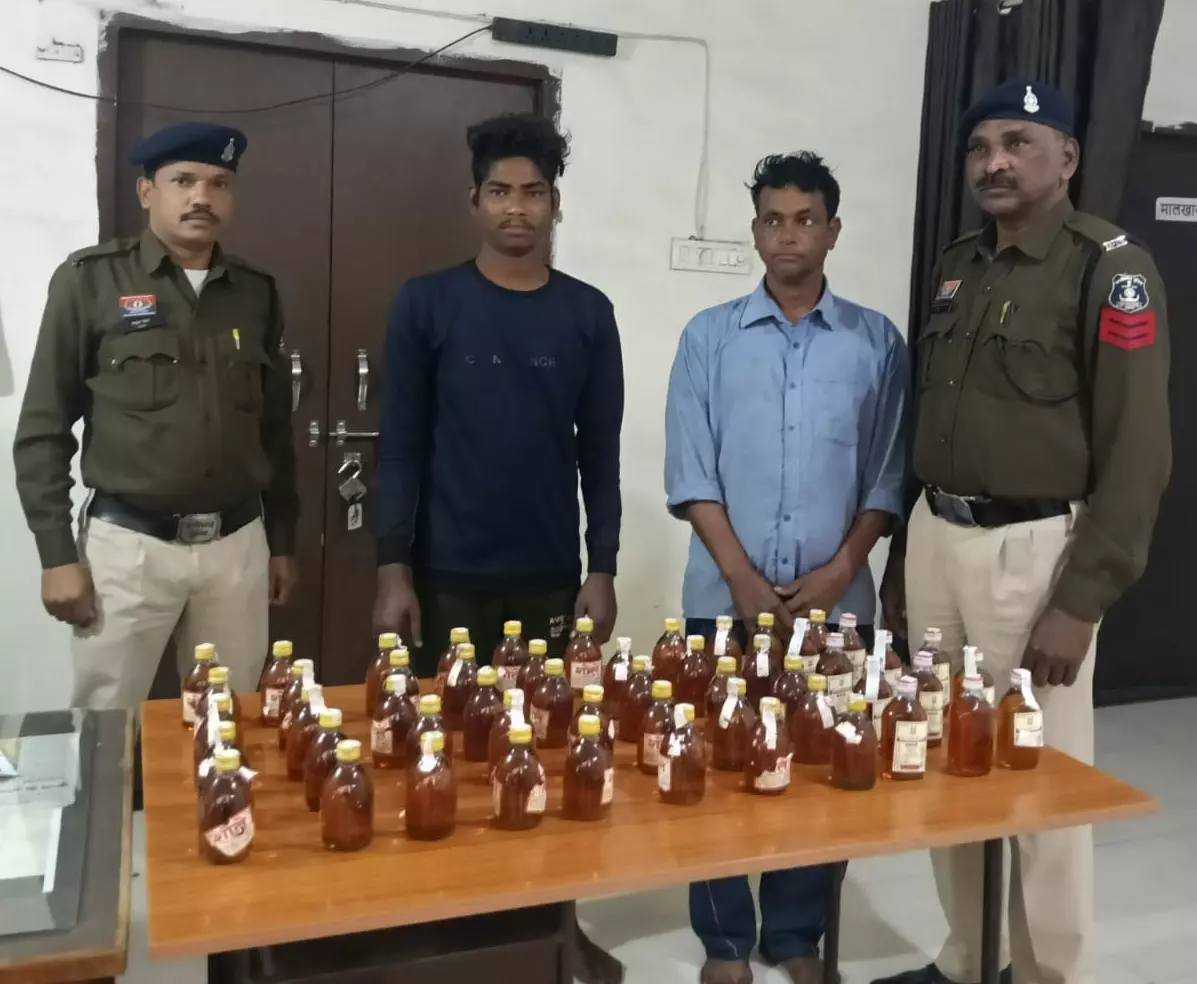 आमानाका देवार पारा में शराब बेचते दो गिरफ्तार आमानाका देवार पारा में शराब बेचते दो गिरफ्तार