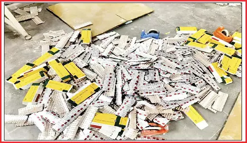 सिस्टम ताक पर, माफिया व ड्रग कंट्रोलर कर रहे जानलेवा कारोबार सिस्टम ताक पर, माफिया व ड्रग कंट्रोलर कर रहे जानलेवा कारोबार
