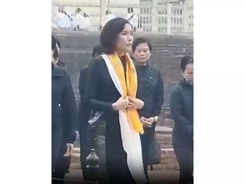 रॉयल नोबल कंसोर्ट Thailand ने Kushinagar में बौद्ध स्थलों पर प्रार्थना की रॉयल नोबल कंसोर्ट Thailand ने Kushinagar में बौद्ध स्थलों पर प्रार्थना की
