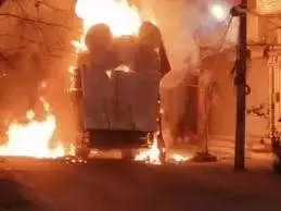 Ludhiana : CNG टैंकर बना आग का गोला, ड्राइवर ने कूदकर बचाई जान Ludhiana : CNG टैंकर बना आग का गोला, ड्राइवर ने कूदकर बचाई जान