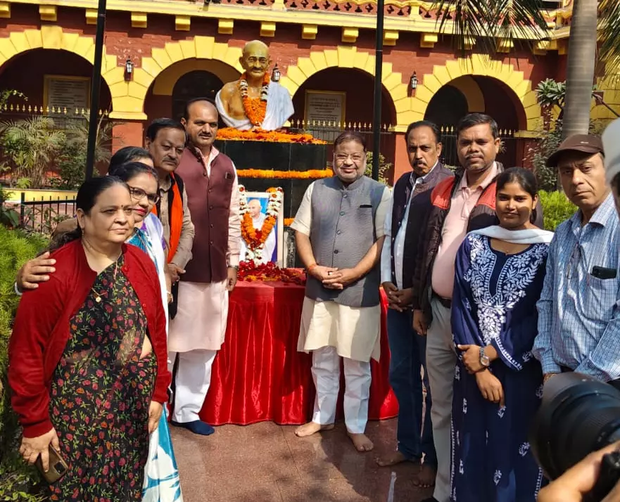महात्मा गाँधी को 78वें निर्वाण दिवस पर विधायक सुनील सोनी ने किया सादर नमन महात्मा गाँधी को 78वें निर्वाण दिवस पर विधायक सुनील सोनी ने किया सादर नमन