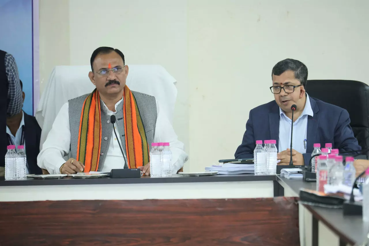 श्याम बिहारी जायसवाल ने स्वास्थ्य सेवाओं को मिशन मोड में सुदृढ़ करने के दिए निर्देश श्याम बिहारी जायसवाल ने स्वास्थ्य सेवाओं को मिशन मोड में सुदृढ़ करने के दिए निर्देश