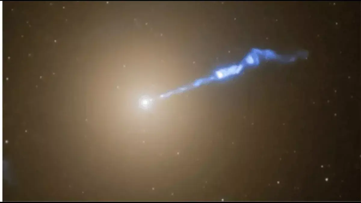 M87: खगोलविदों ने 3,000 प्रकाशवर्ष पुराने कॉस्मिक ब्लोटॉर्च का उसके स्रोत तक पता लगाया M87: खगोलविदों ने 3,000 प्रकाशवर्ष पुराने कॉस्मिक ब्लोटॉर्च का उसके स्रोत तक पता लगाया