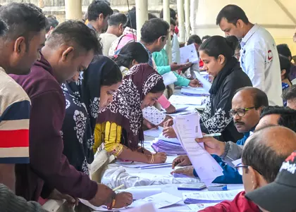 SIR प्रक्रिया पर ECI की नजर: सुनवाई से संतुष्ट, अपलोडिंग में सुस्ती पर चिंता SIR प्रक्रिया पर ECI की नजर: सुनवाई से संतुष्ट, अपलोडिंग में सुस्ती पर चिंता