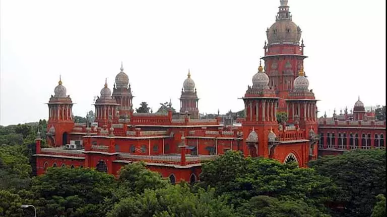 छात्रों के एकेडमिक मामलों में गोल्ड मेडल देने का फैसला शिक्षाविदों पर छोड़ देना चाहिए: Madras HC छात्रों के एकेडमिक मामलों में गोल्ड मेडल देने का फैसला शिक्षाविदों पर छोड़ देना चाहिए: Madras HC