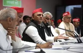 Etawah: सैफई में सपा की बैठक, चुनाव पर चर्चा Etawah: सैफई में सपा की बैठक, चुनाव पर चर्चा