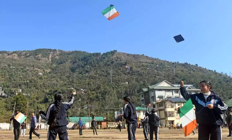 Mandi में पतंगबाजी कार्यक्रम में नशा विरोधी संदेश फैलाया गया Mandi में पतंगबाजी कार्यक्रम में नशा विरोधी संदेश फैलाया गया