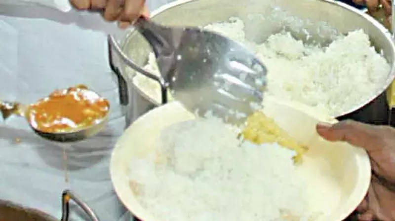 Sangareddy के स्कूल में मिड-डे मील खाने के बाद 22 छात्र अस्पताल में भर्ती Sangareddy के स्कूल में मिड-डे मील खाने के बाद 22 छात्र अस्पताल में भर्ती