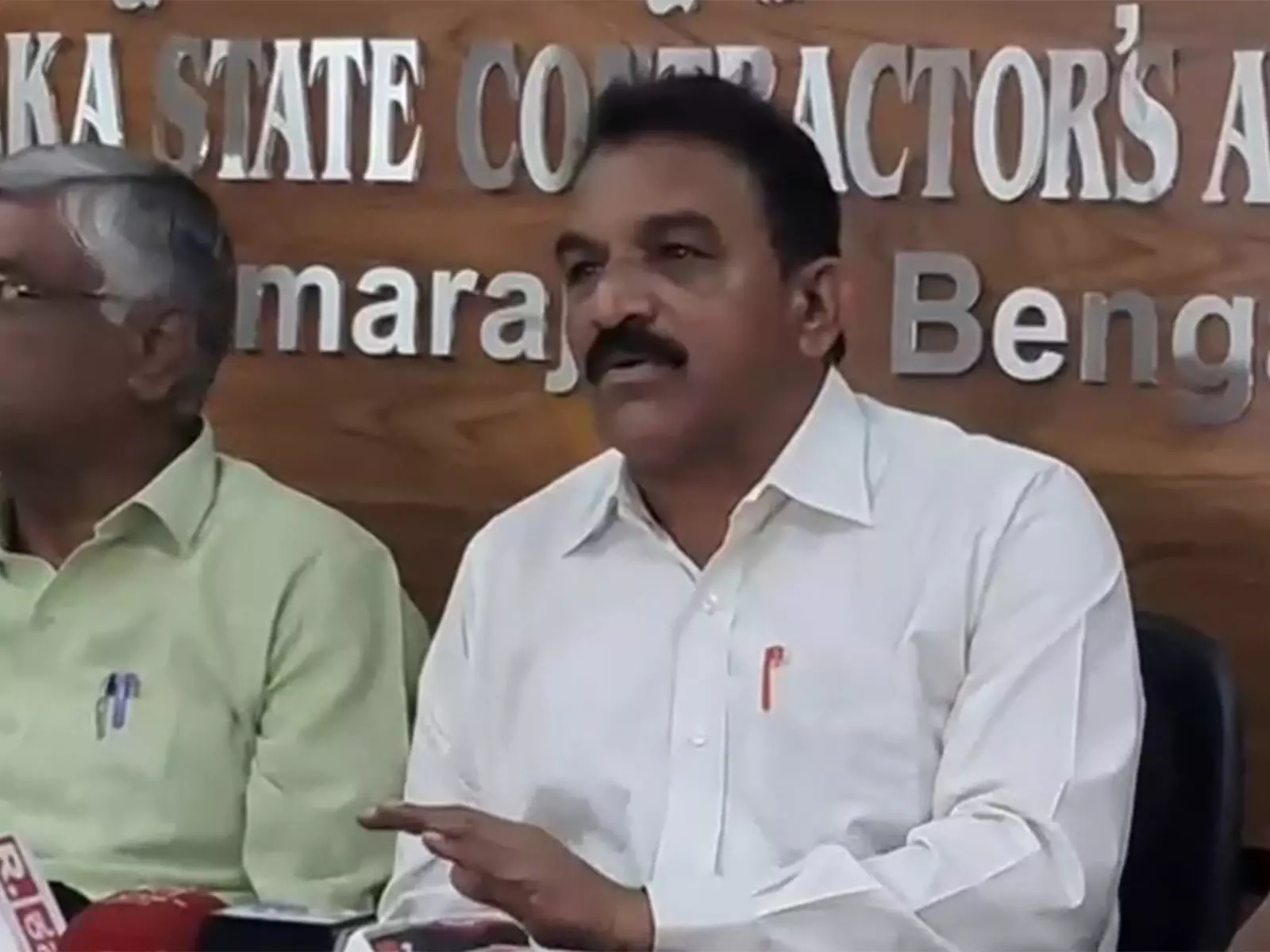 ठेकेदार भुगतान मुद्दे पर कर्नाटक सरकार पर BJP का हमला ठेकेदार भुगतान मुद्दे पर कर्नाटक सरकार पर BJP का हमला