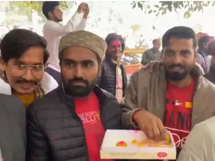 यूपी: वाराणसी में छात्रों ने नए UGC रेगुलेशन पर SC की रोक का जश्न मनाया यूपी: वाराणसी में छात्रों ने नए UGC रेगुलेशन पर SC की रोक का जश्न मनाया