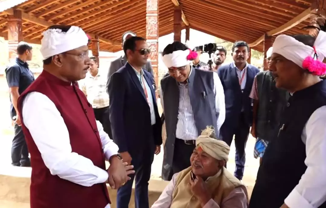 मुख्यमंत्री विष्णुदेव साय ने गढ़बेंगाल में इको-फ्रेंडली घोटुल का किया निरीक्षण मुख्यमंत्री विष्णुदेव साय ने गढ़बेंगाल में इको-फ्रेंडली घोटुल का किया निरीक्षण
