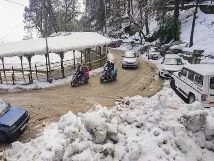 Himachal प्रदेश में मौसम शुष्क, कुछ इलाकों में घना कोहरा छाया Himachal प्रदेश में मौसम शुष्क, कुछ इलाकों में घना कोहरा छाया