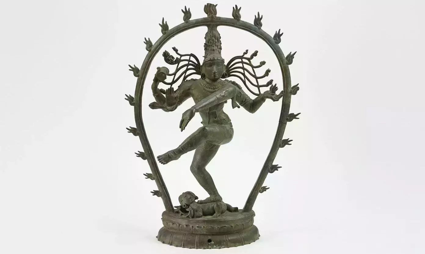 अमेरिका India को तीन प्राचीन कांस्य मूर्तियां लौटाएगा अमेरिका India को तीन प्राचीन कांस्य मूर्तियां लौटाएगा