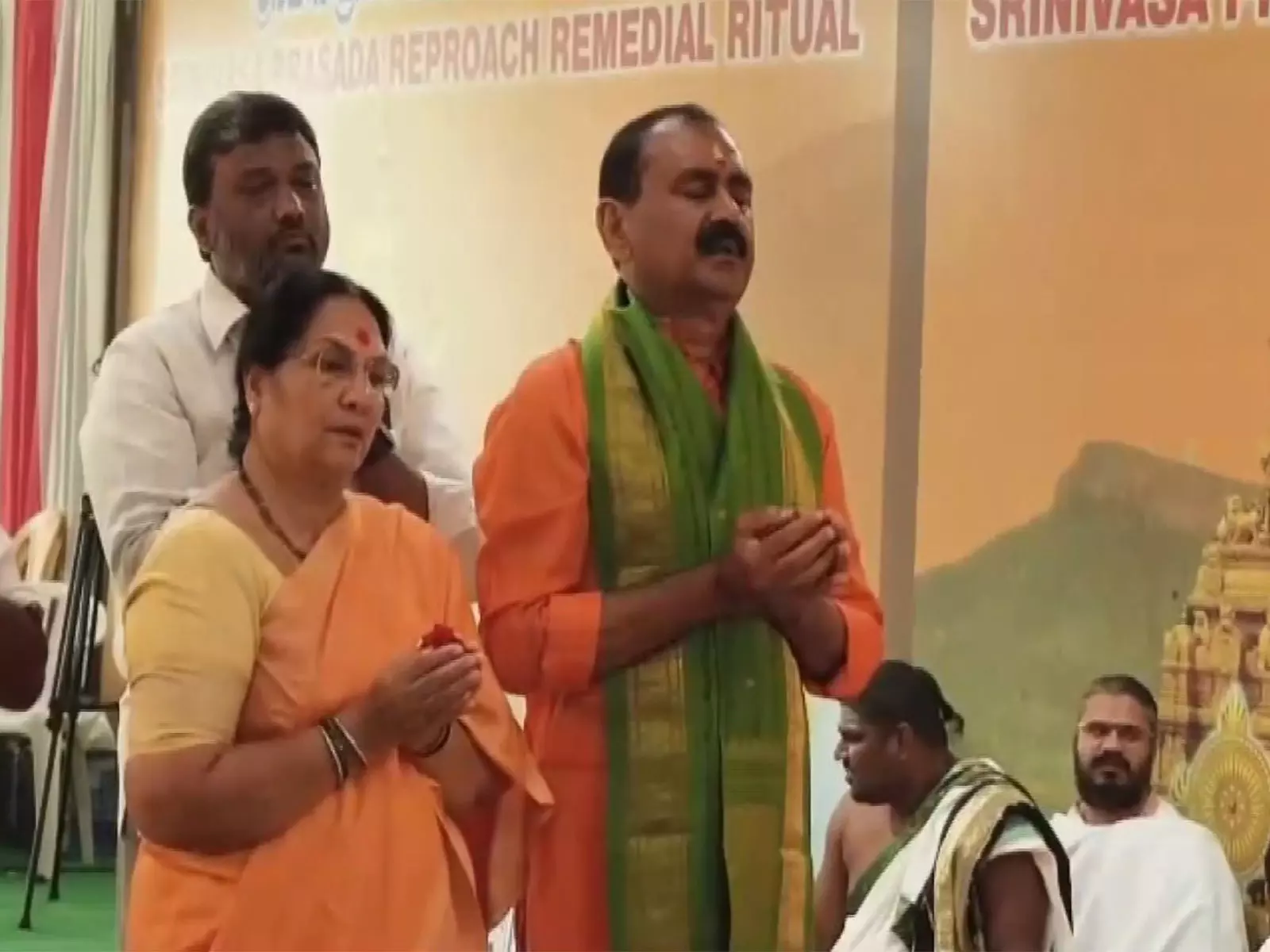 TTD के पूर्व अध्यक्ष भुमना करुणाकर रेड्डी ने लड्डू में मिलावट के दावों को निराधार बताया TTD के पूर्व अध्यक्ष भुमना करुणाकर रेड्डी ने लड्डू में मिलावट के दावों को निराधार बताया