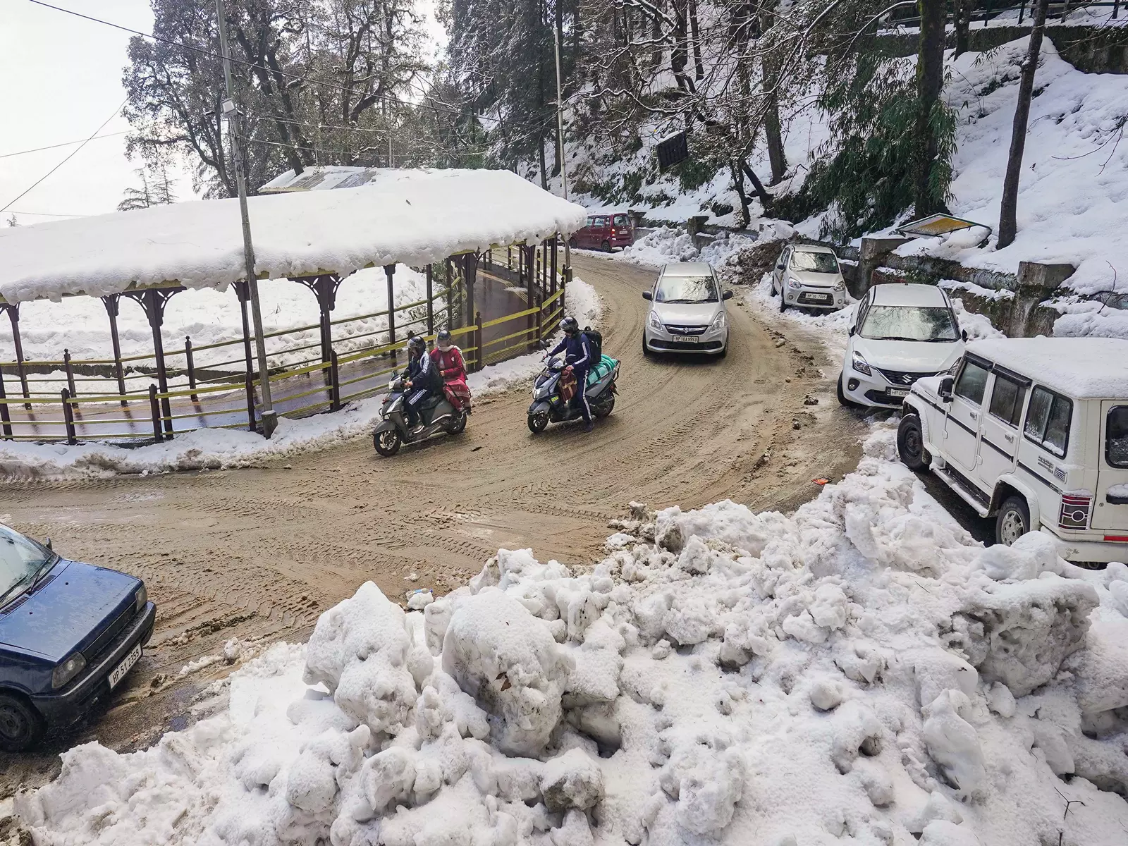 Himachal Pradesh में शुष्क मौसम जारी, कुछ इलाकों में घना कोहरा छाया हुआ Himachal Pradesh में शुष्क मौसम जारी, कुछ इलाकों में घना कोहरा छाया हुआ