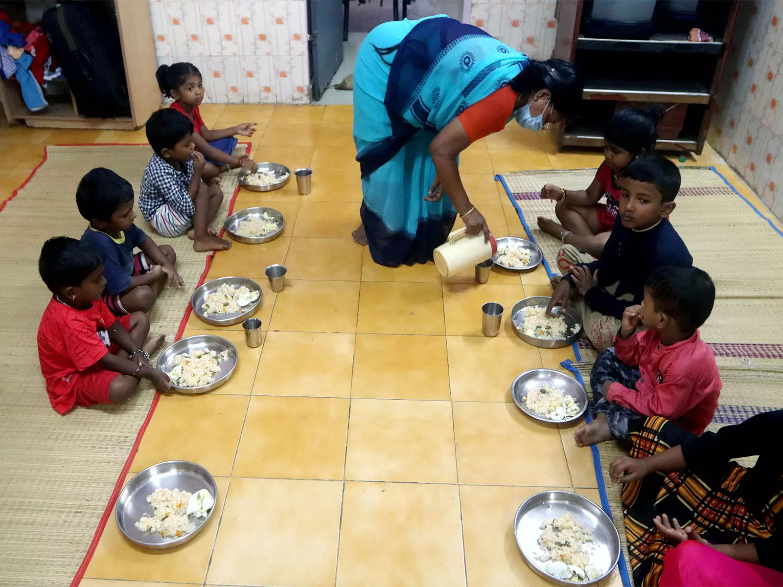 Sangareddy के एक स्कूल में दोपहर का भोजन करने के बाद 22 छात्र अस्पताल में भर्ती Sangareddy के एक स्कूल में दोपहर का भोजन करने के बाद 22 छात्र अस्पताल में भर्ती