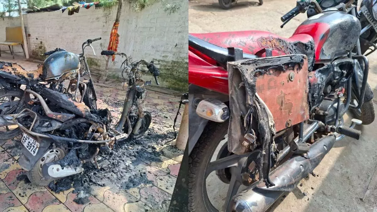 मां शीतला माता मंदिर में असामाजिक तत्वों ने दोपहिया वाहन जलाए, इलाके में दहशत मां शीतला माता मंदिर में असामाजिक तत्वों ने दोपहिया वाहन जलाए, इलाके में दहशत