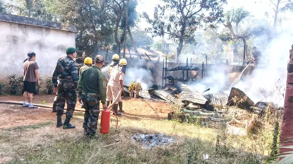 Nagaland : दीमापुर के इंडस्ट्रियल एस्टेट कॉलोनी में आग से दो घर क्षतिग्रस्त हो गए Nagaland : दीमापुर के इंडस्ट्रियल एस्टेट कॉलोनी में आग से दो घर क्षतिग्रस्त हो गए