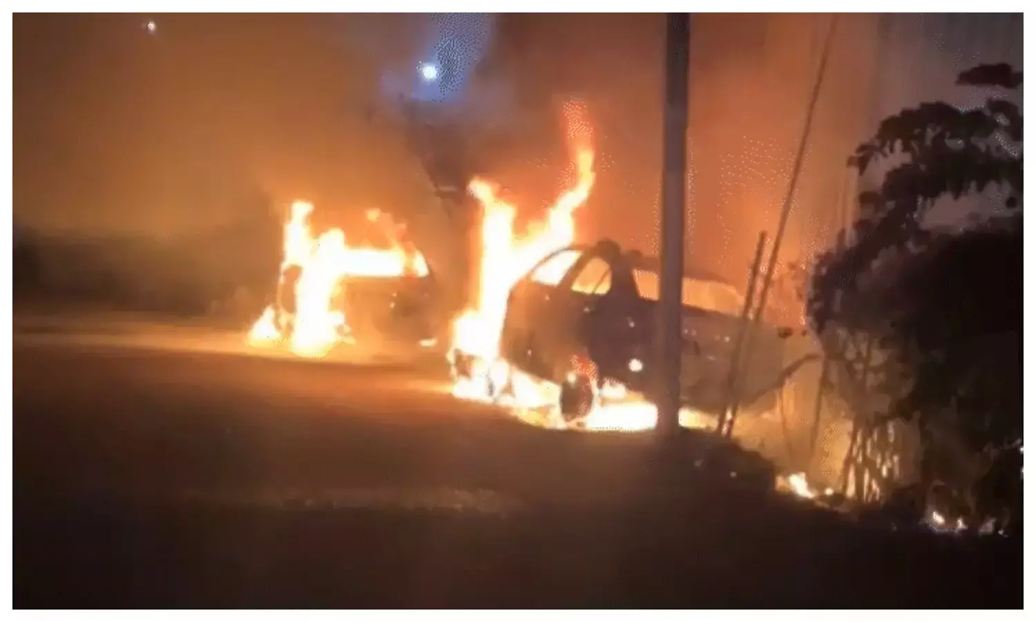 Bhopal: जेल रोड ऑटो शॉप में भीषण आग, 35 लाख का नुकसान Bhopal: जेल रोड ऑटो शॉप में भीषण आग, 35 लाख का नुकसान