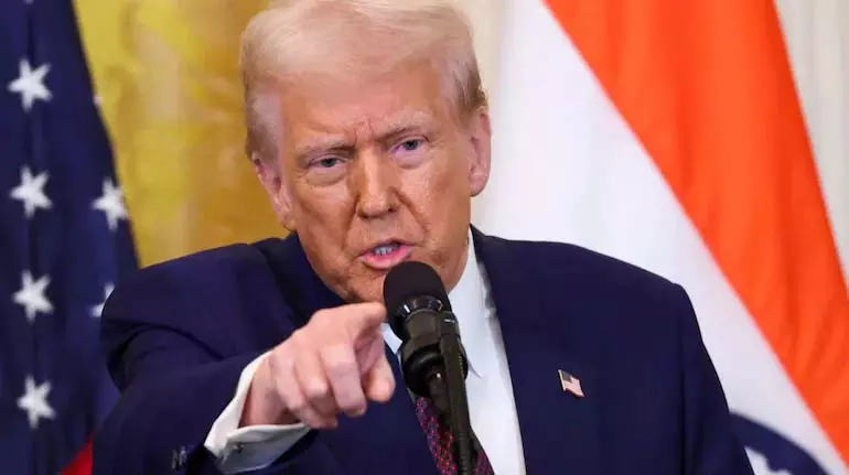 ट्रम्प ने क्यूबा को तेल बेचने वाले देशों पर tariffs लगाने की धमकी दी: कार्यकारी आदेश ट्रम्प ने क्यूबा को तेल बेचने वाले देशों पर tariffs लगाने की धमकी दी: कार्यकारी आदेश