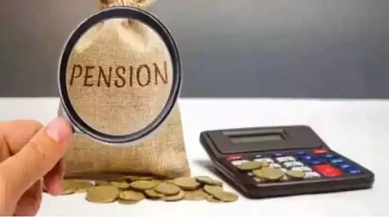 Annuity Plans के बारे में जानें: बचत को रेगुलर रिटायरमेंट इनकम में बदलना Annuity Plans के बारे में जानें: बचत को रेगुलर रिटायरमेंट इनकम में बदलना