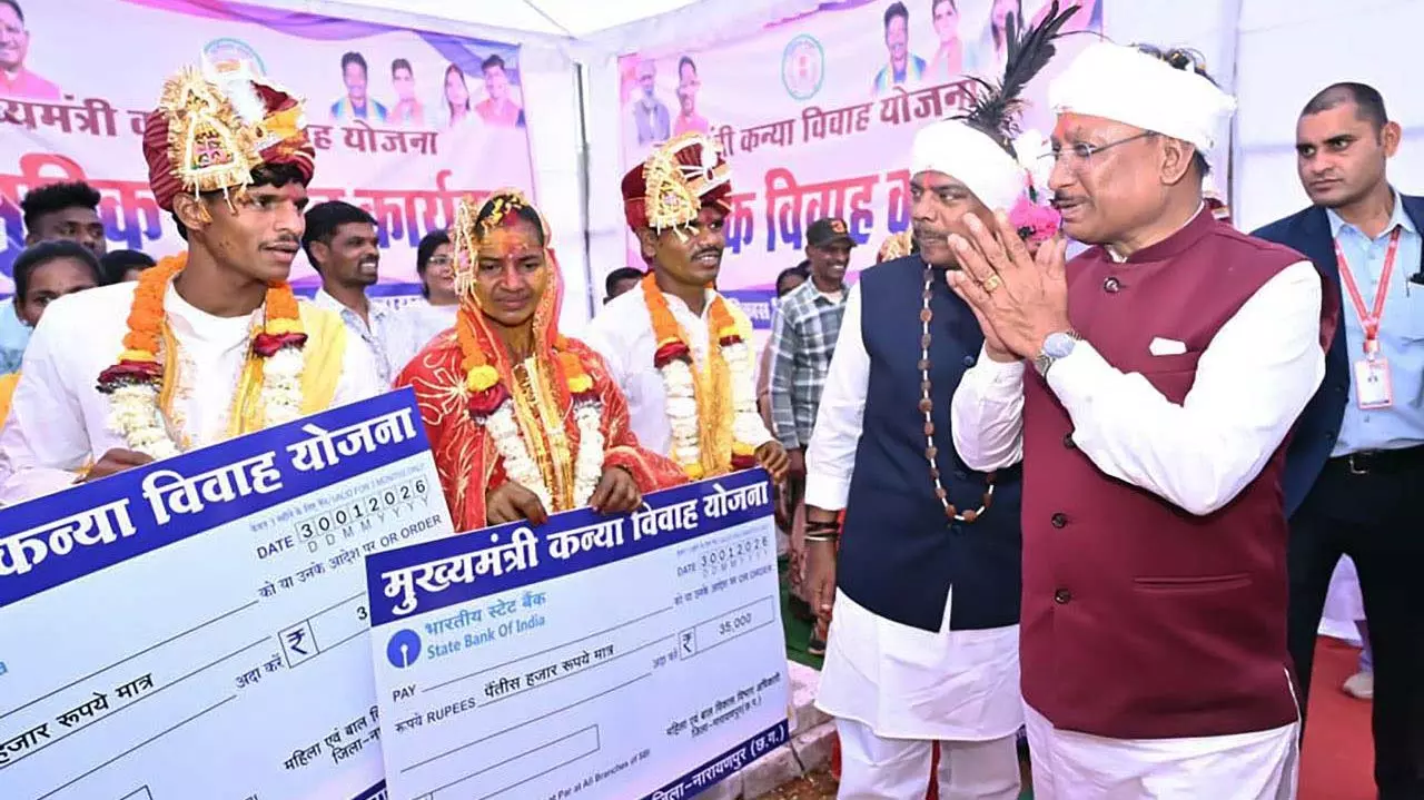 आत्मसमर्पित माओवादियों के विवाह समारोह में शामिल हुए मुख्यमंत्री विष्णुदेव साय आत्मसमर्पित माओवादियों के विवाह समारोह में शामिल हुए मुख्यमंत्री विष्णुदेव साय