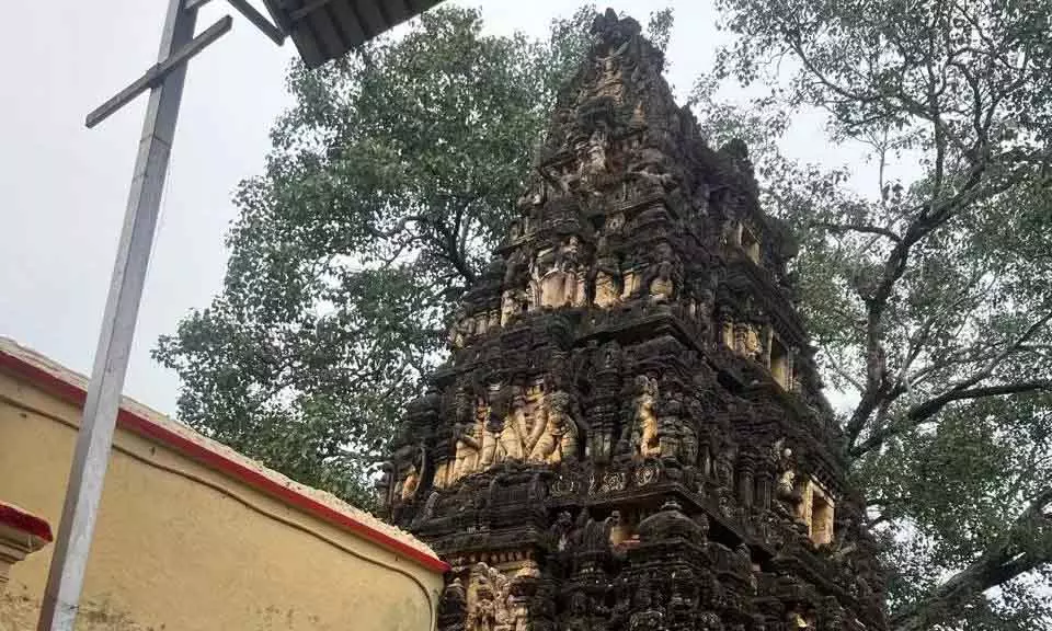 अंधविश्वास का साया: दुर्भाग्य के डर से 12वीं सदी के Temple के टावर का पुनर्निर्माण रुका अंधविश्वास का साया: दुर्भाग्य के डर से 12वीं सदी के Temple के टावर का पुनर्निर्माण रुका
