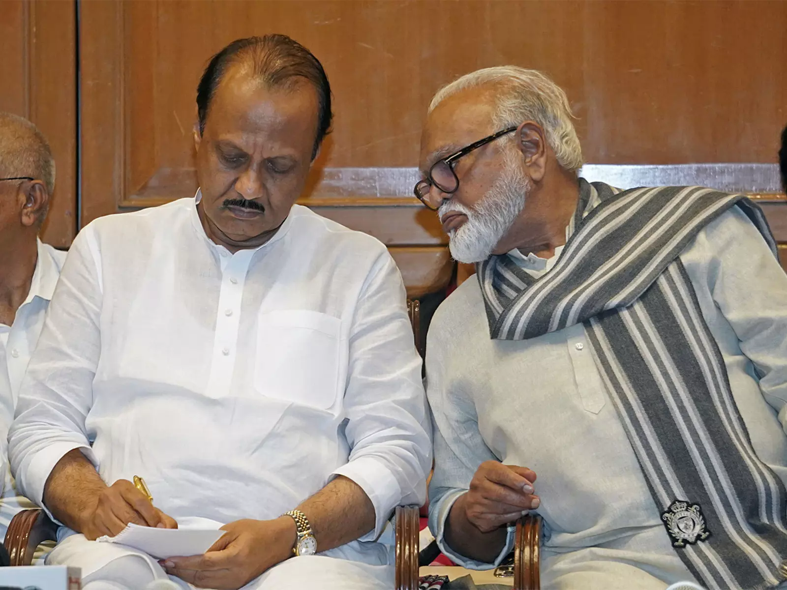 एक-दो घंटे में फैसला आ जाएगा: NCP के छगन भुजबल ने महाराष्ट्र के नए उपमुख्यमंत्री के बारे में कहा एक-दो घंटे में फैसला आ जाएगा: NCP के छगन भुजबल ने महाराष्ट्र के नए उपमुख्यमंत्री के बारे में कहा