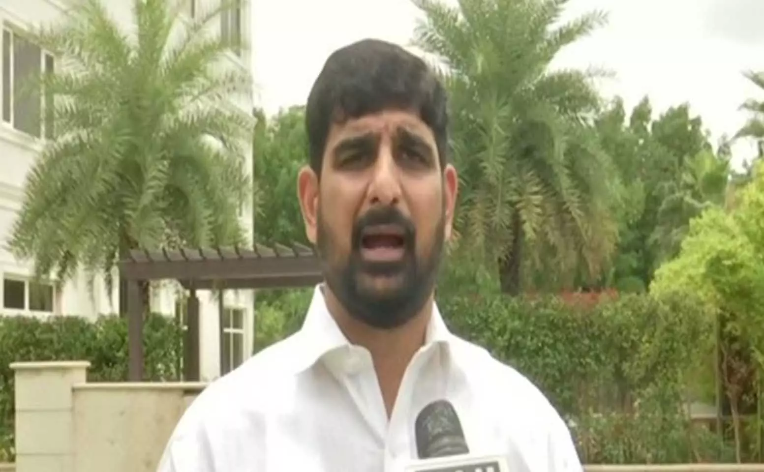 BRS MLA पाडी कौशिक रेड्डी ने करीमनगर पुलिस अधिकारियों के खिलाफ विशेषाधिकार प्रस्ताव की मांग की BRS MLA पाडी कौशिक रेड्डी ने करीमनगर पुलिस अधिकारियों के खिलाफ विशेषाधिकार प्रस्ताव की मांग की
