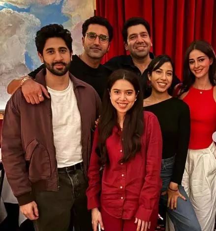 कॉल मी बे की टीम हुई एक साथ, अनन्या पांडे ने शेयर किए मस्ती भरे पल कॉल मी बे की टीम हुई एक साथ, अनन्या पांडे ने शेयर किए मस्ती भरे पल