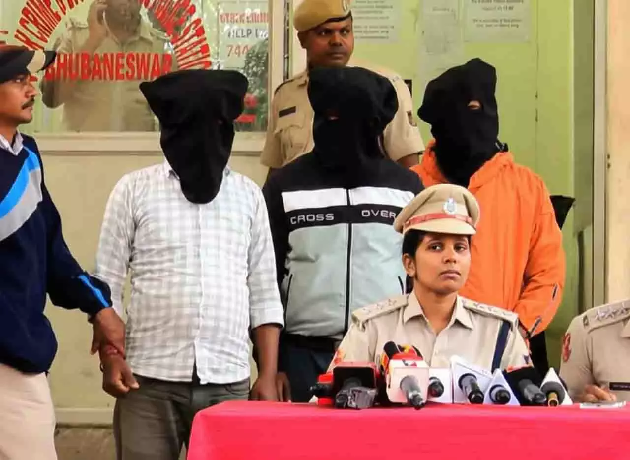 फेक ट्रेडिंग ऐप स्कैम का मास्टरमाइंड सैलून मालिक गिरफ्तार फेक ट्रेडिंग ऐप स्कैम का मास्टरमाइंड सैलून मालिक गिरफ्तार