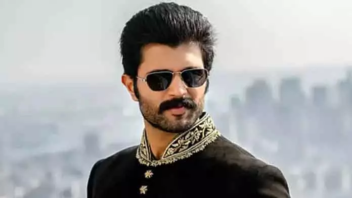 Vijay का नया विजन: अपनी एक्टिंग रेंज बढ़ाने के लिए चुने दो अलग और बड़े प्रोजेक्ट्स Vijay का नया विजन: अपनी एक्टिंग रेंज बढ़ाने के लिए चुने दो अलग और बड़े प्रोजेक्ट्स