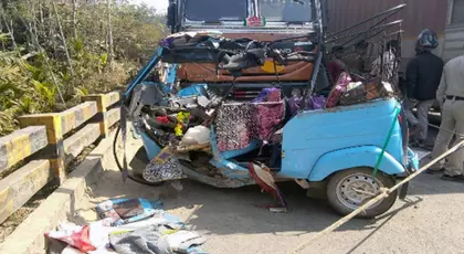Tripura: ट्रक और ऑटो रिक्शा की टक्कर में 4 लोगों की मौत, 2 घायल Tripura: ट्रक और ऑटो रिक्शा की टक्कर में 4 लोगों की मौत, 2 घायल