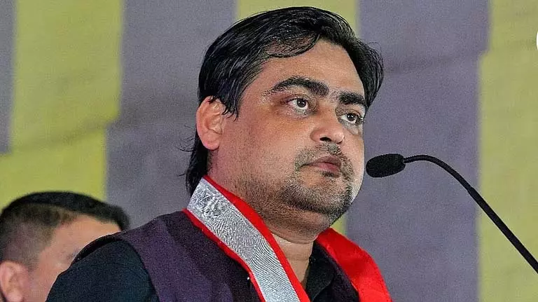 Trinamool ने ममता की रेलवे के बारे में पोस्ट करने पर शांतनु की आलोचना की Trinamool ने ममता की रेलवे के बारे में पोस्ट करने पर शांतनु की आलोचना की