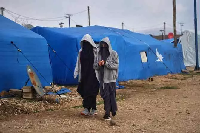 Iraq -सिरिया सीमा पर दाएश कैंप में महिलाएं उम्मीद में, सरकार के हमले के बाद माफी की संभावना Iraq -सिरिया सीमा पर दाएश कैंप में महिलाएं उम्मीद में, सरकार के हमले के बाद माफी की संभावना