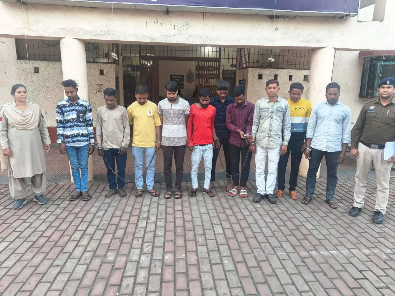 रायपुर नॉर्थ जोन में चाकूबाज, गुंडा और असामाजिक तत्वों के खिलाफ 62 आरोपियों को जेल रायपुर नॉर्थ जोन में चाकूबाज, गुंडा और असामाजिक तत्वों के खिलाफ 62 आरोपियों को जेल